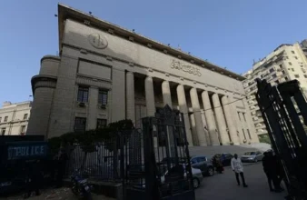 "رسوم على مغادرة المصريين البلاد".. مصلحة الضرائب تحسم الجدل