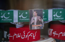 عمران خان يعود إلى السجن بعد فحص طبي