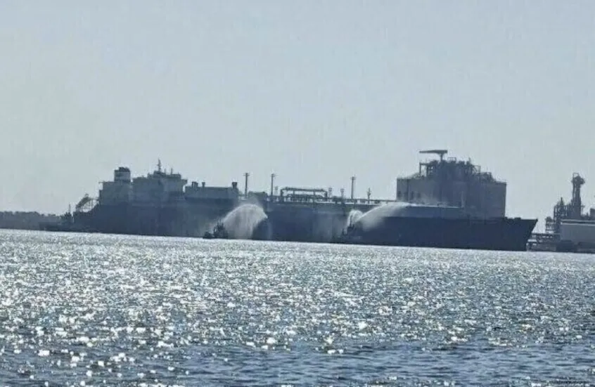 ماذا ستفعل مصر بسفينة الغاز بعد تعرضها لهجوم بطائرة مسيرة؟