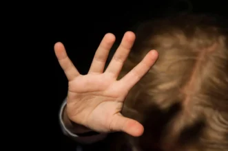 محاضرة في الجامعة تكشف سر اختطاف قاصر لمدة 18 عاما!