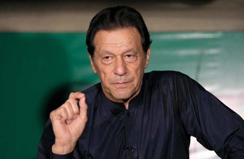 نقل عمران خان من السجن إلى المستشفى تنفيذا لأمر المحكمة العليا الباكستانية