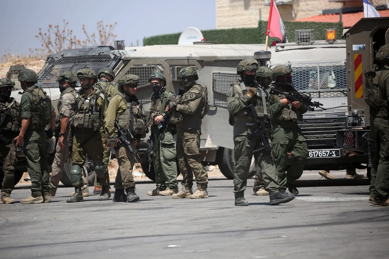 وسائل إعلام عبرية: الجيش يعلن عن اغتيال فلسطينيين اثنين في مدينة نابلس وسائل إعلام عبرية: الجيش يعلن عن اغتيال فلسطينيين اثنين في مدينة نابلس
