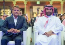 ولي العهد السعودي وماكرون يتوجان الفائز في كأس الرياضات الإلكترونية بباريس (صور)