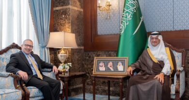 محافظ الأحساء يستقبل القنصل العام الأمريكي بالظهران