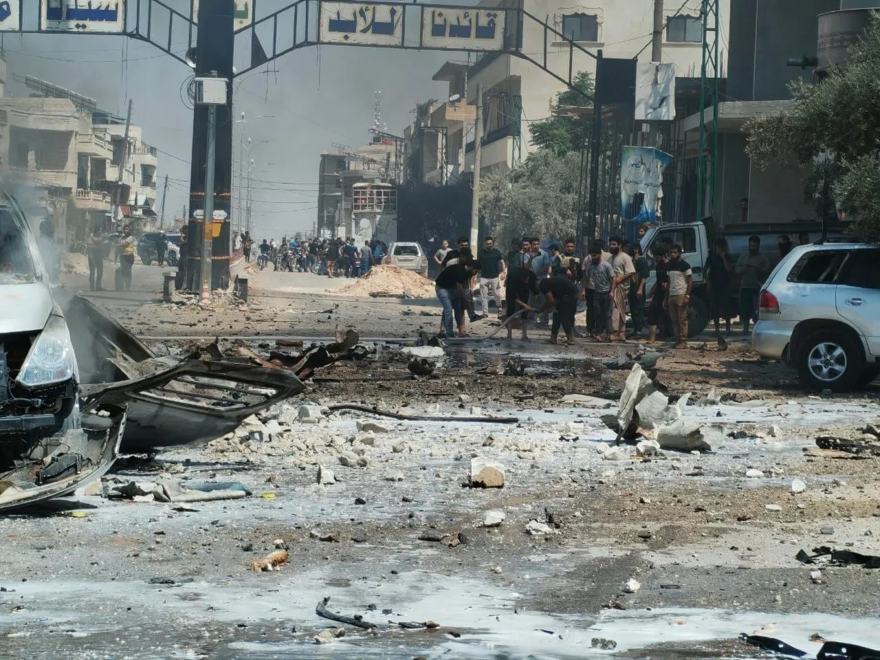 ارتفاع حصيلة قتلى انفجار السيارة المحملة بالذخيرة بريف إدلب السورية إلى 5 أشخاص (فيديوهات)