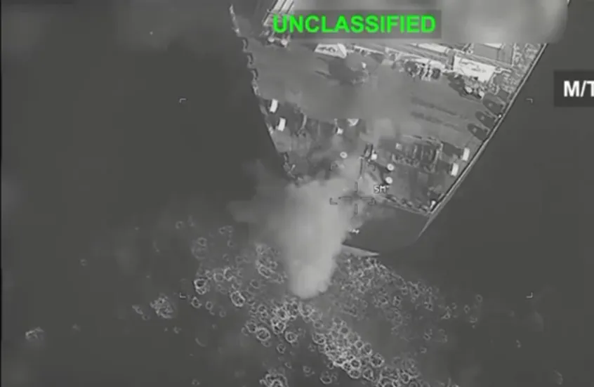بحرية الحرس الثوري تستهدف ست سفن ردا على هجوم أمريكي وتحذر باقي السفن من “تحركات مشبوهة” بحرية الحرس الثوري تستهدف ست سفن ردا على هجوم أمريكي وتحذر باقي السفن من “تحركات مشبوهة”