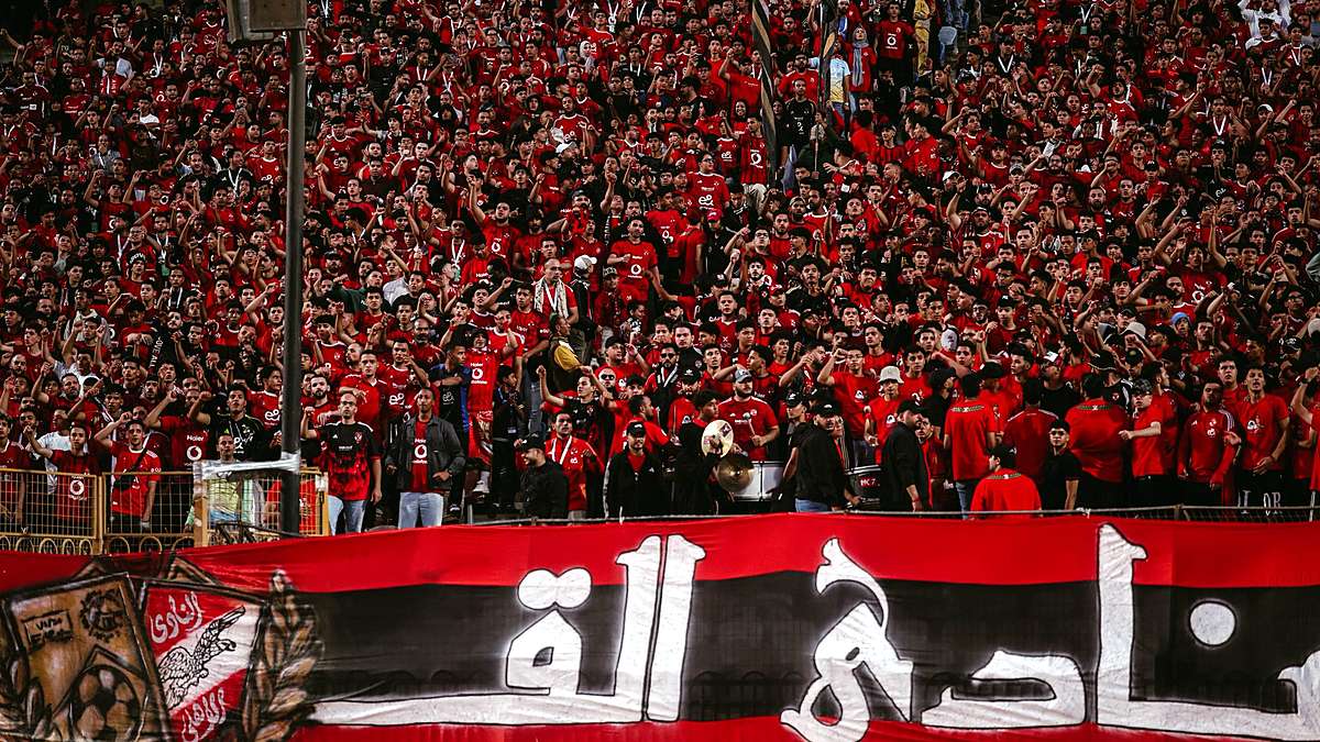 الأهلي المصري يفوز على كيتارا - جماهير الأهلي في إستاد القاهرة