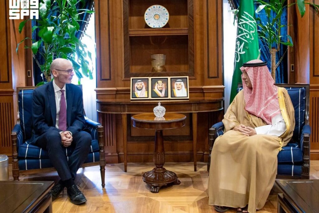 وزير الدولة للشؤون الخارجية عادل الجبير خلال استقباله سفير المملكة المتحدة لدى المملكة