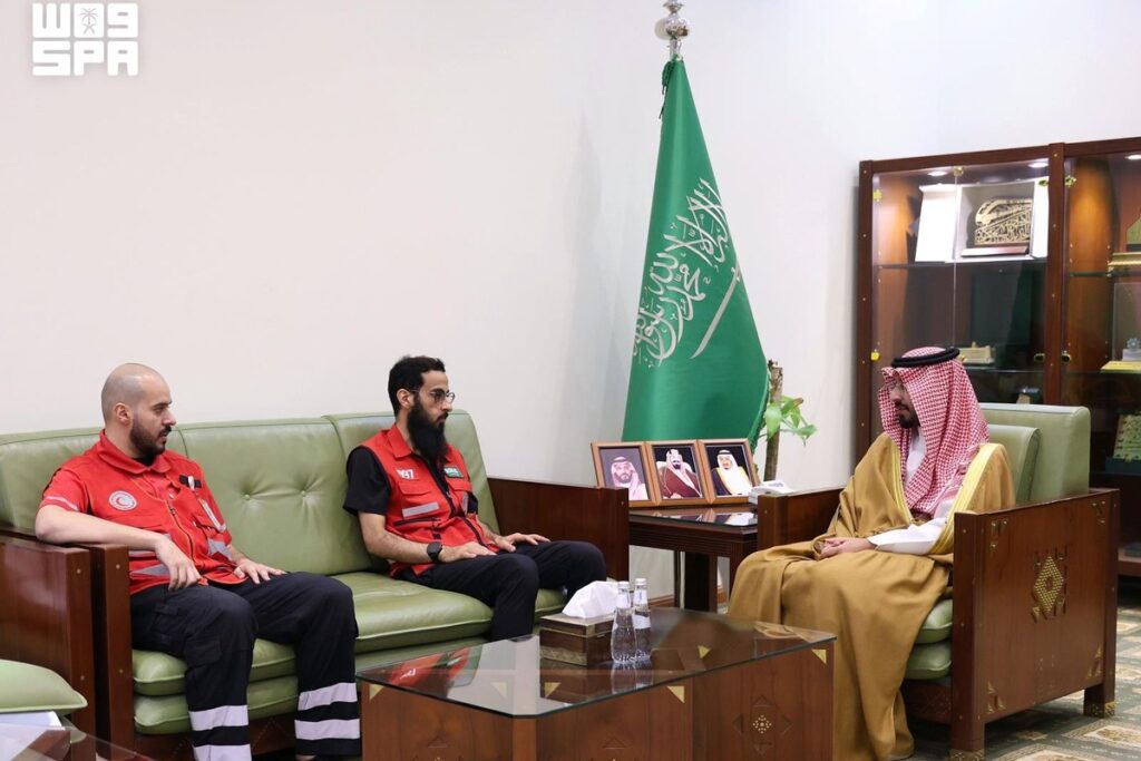 محافظ الخرج خلال استقباله نائب رئيس هيئة الهلال الأحمر السعودي