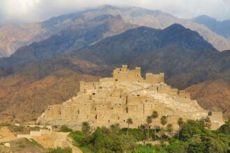 قرية ذي عين التراثية الحجرية في منطقة الباحة