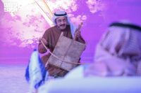 عازف ربابة يجسد فن الدحة والربابة في الحدود الشمالية