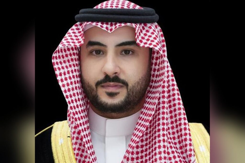 صاحب السمو الملكي الأمير خالد بن سلمان وزير الدفاع خلال خبر اتصاله بوزير الدفاع الإيطالي