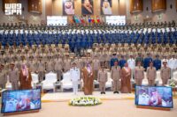 نائب وزير الدفاع خلال حفل تخريج طلبة دورات تأهيل الضباط الجامعيين
