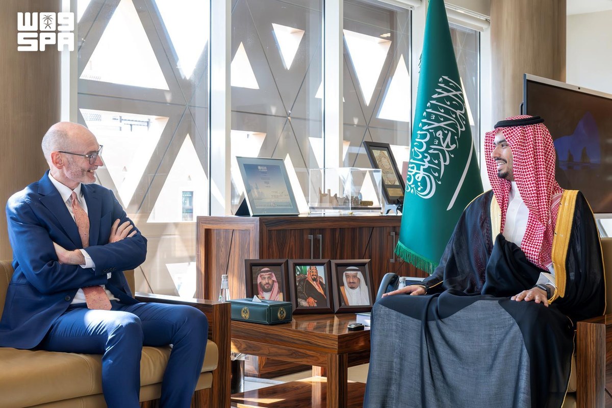 سمو محافظ الدرعية خلال استقباله سفير المملكة المتحدة لدى المملكة