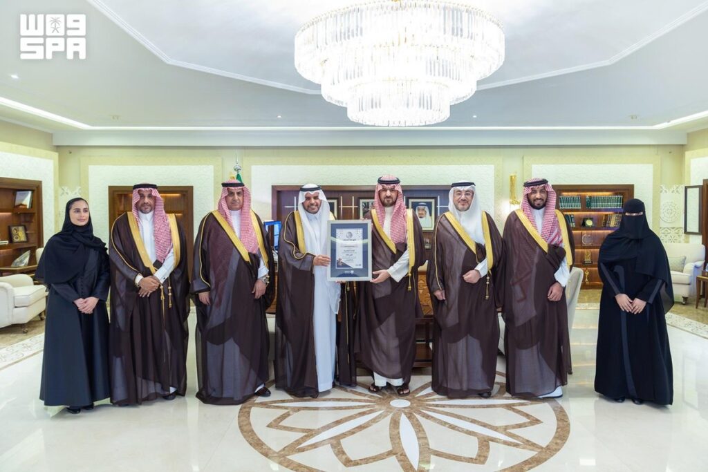 نائب أمير المنطقة الشرقية خلال استقباله مجلس إدارة أكاديمية التعلم