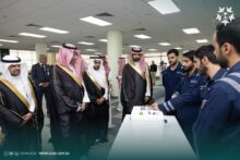 بندر الخريف خلال زيارته الأكاديمية الوطنية للصناعات العسكرية واطلاعه على مشاريع الطلاب