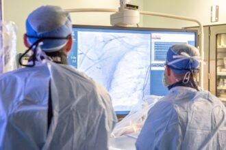 الصحة القابضة: اعتماد دولي لـ40 مركزًا لعلاج الجلطات القلبية والسكتات الدماغية