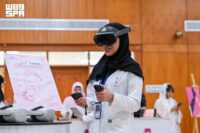 مشاركة تستخدم تقنية الواقع الافتراضي ضمن مبادرة «شريط الأمل 2026» للتوعية بسرطان الثدي