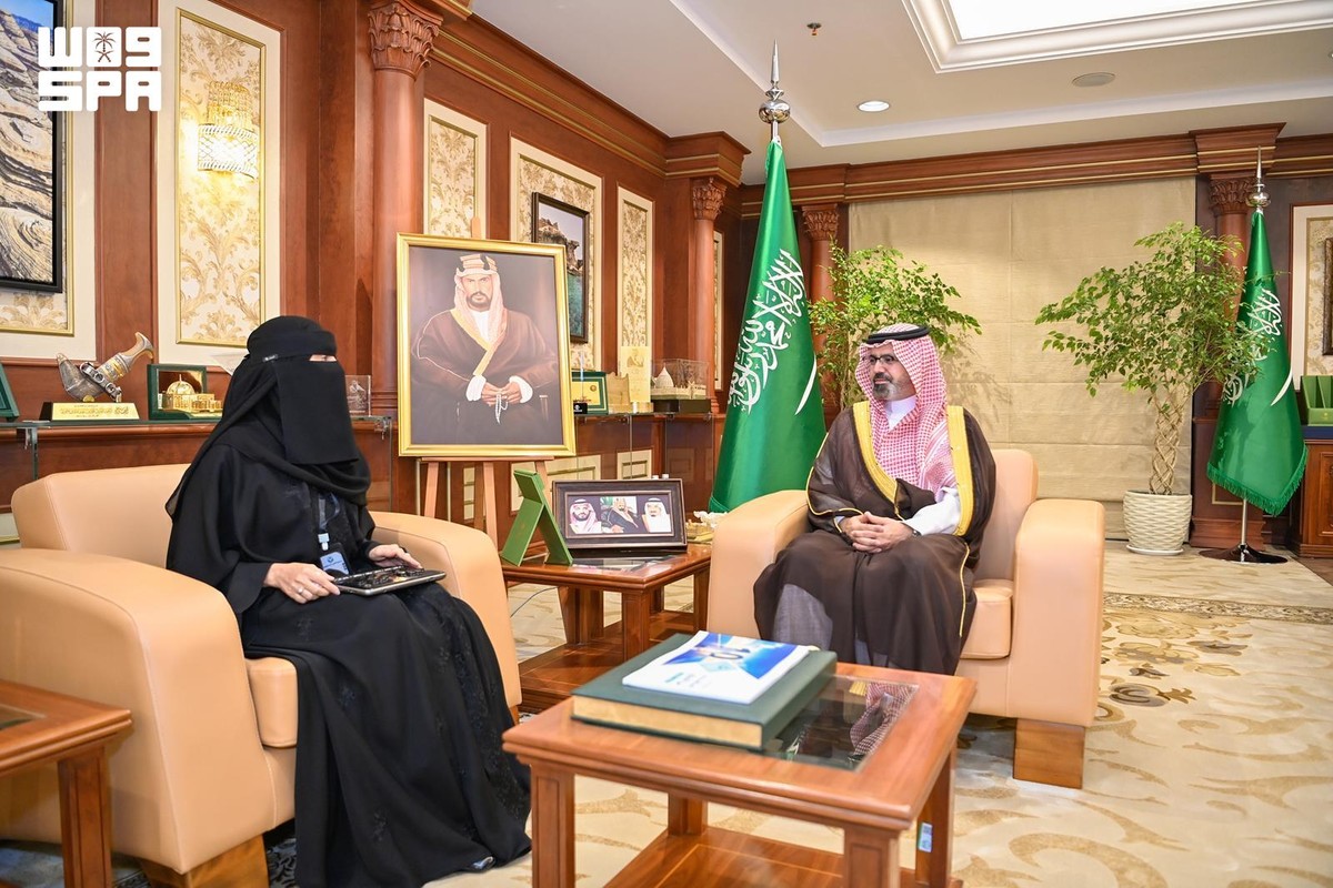 نائب أمير منطقة جازان خلال استقباله رئيس مجلس إدارة جمعية الثريا للمكفوفين