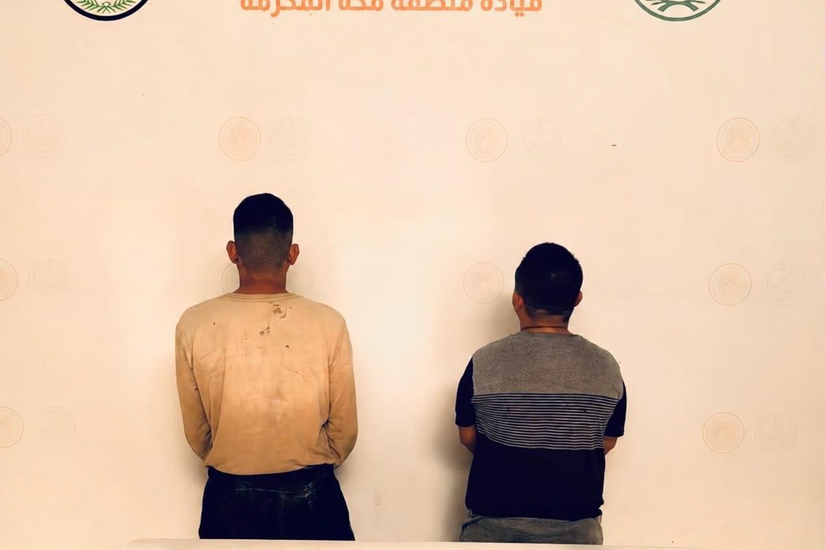 مقيمان ضبطتهما الدوريات الساحلية لحرس الحدود في جدة مع أدوات صيد محظورة