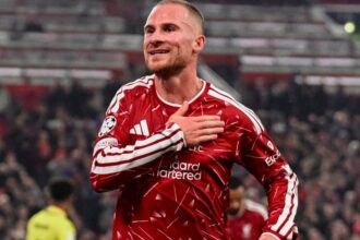ماك أليستر لاعب ليفربول يحتفل بهدفه في مرمى فياريال بدوري أبطال أوروبا