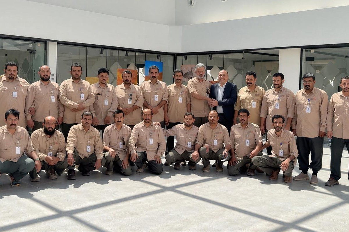 المشاركون في البرنامج التأهيلي الأول للجوالين في محمية عروق بني معارض