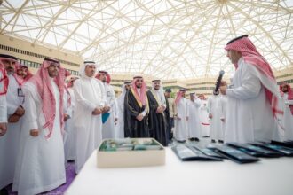 رئيس جامعة القصيم يفتتح معرض آمال لتعزيز الصحة النفسية بـ25 ركنًا توعويًا
