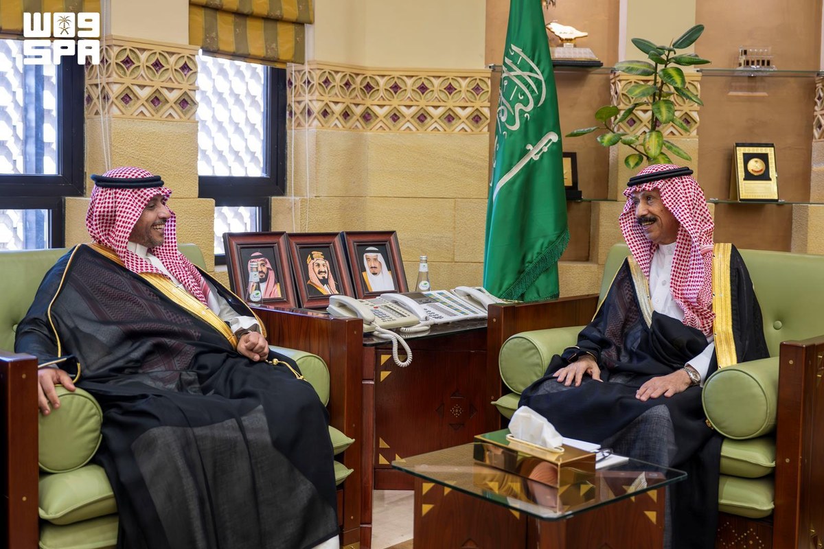 وكيل إمارة منطقة الرياض خلال استقباله مدير عام فرع وزارة التجارة بالمنطقة