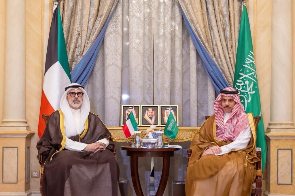 سمو وزير الخارجية يستقبل وزير الخارجية الكويتي ويبحثان مستجدات المنطقة