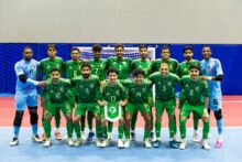 لاعبو المنتخب السعودي لكرة قدم الصالات في صورة جماعية قبل مواجهة البحرين الودية