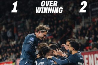 لاعبو أوتريخت يحتفلون بالفوز على تفينتي 2-1 من الحساب الرسمي لنادي أوتريخت