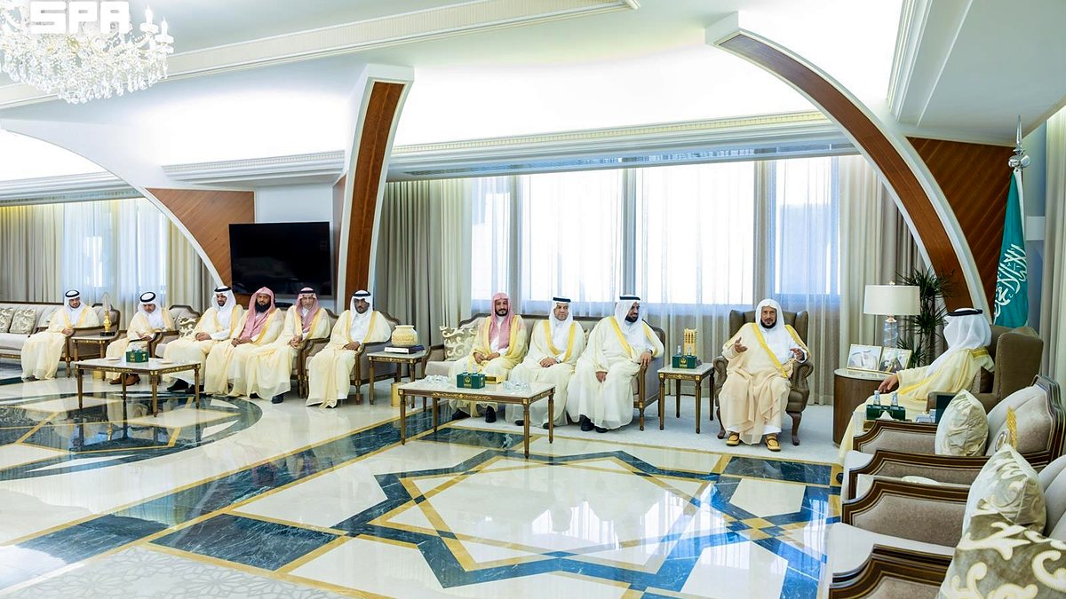 جانب من استقبال أمير المنطقة الشرقية لوزير الشؤون الإسلامية في الدمام