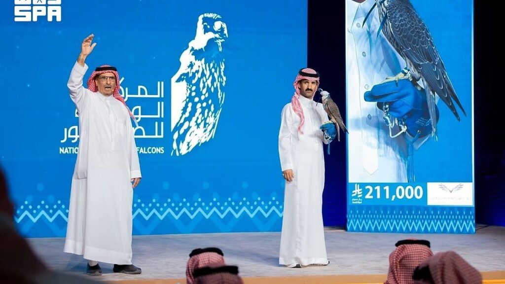 مزاد المركز الوطني للصقور - بيع شاهين المويلح بـ211 ألف ريال