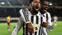 يوفنتوس يفوز على ليتشي - دوجلاس لويز يحتفل بهدفه في الدوري الإيطالي