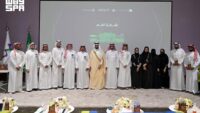 هاكاثون الابتكار البلدي - الفرق الفائزة والمنظمون في الحفل الختامي