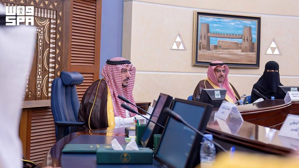 إستراتيجية منطقة القصيم التنموية - سمو أمير القصيم ونائبه خلال الاجتماع