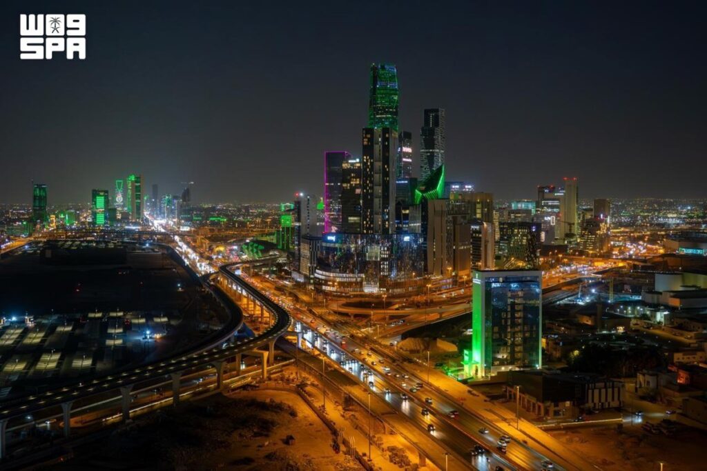أبراج العاصمة ليلًا.. الرياض في اليوم العالمي للمدن